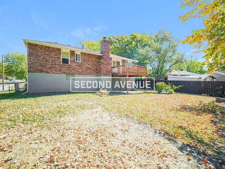 805 NW Canterbury Rd — Photo 19