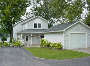 5989 Mabley Hill Rd, Fenton, MI 48430