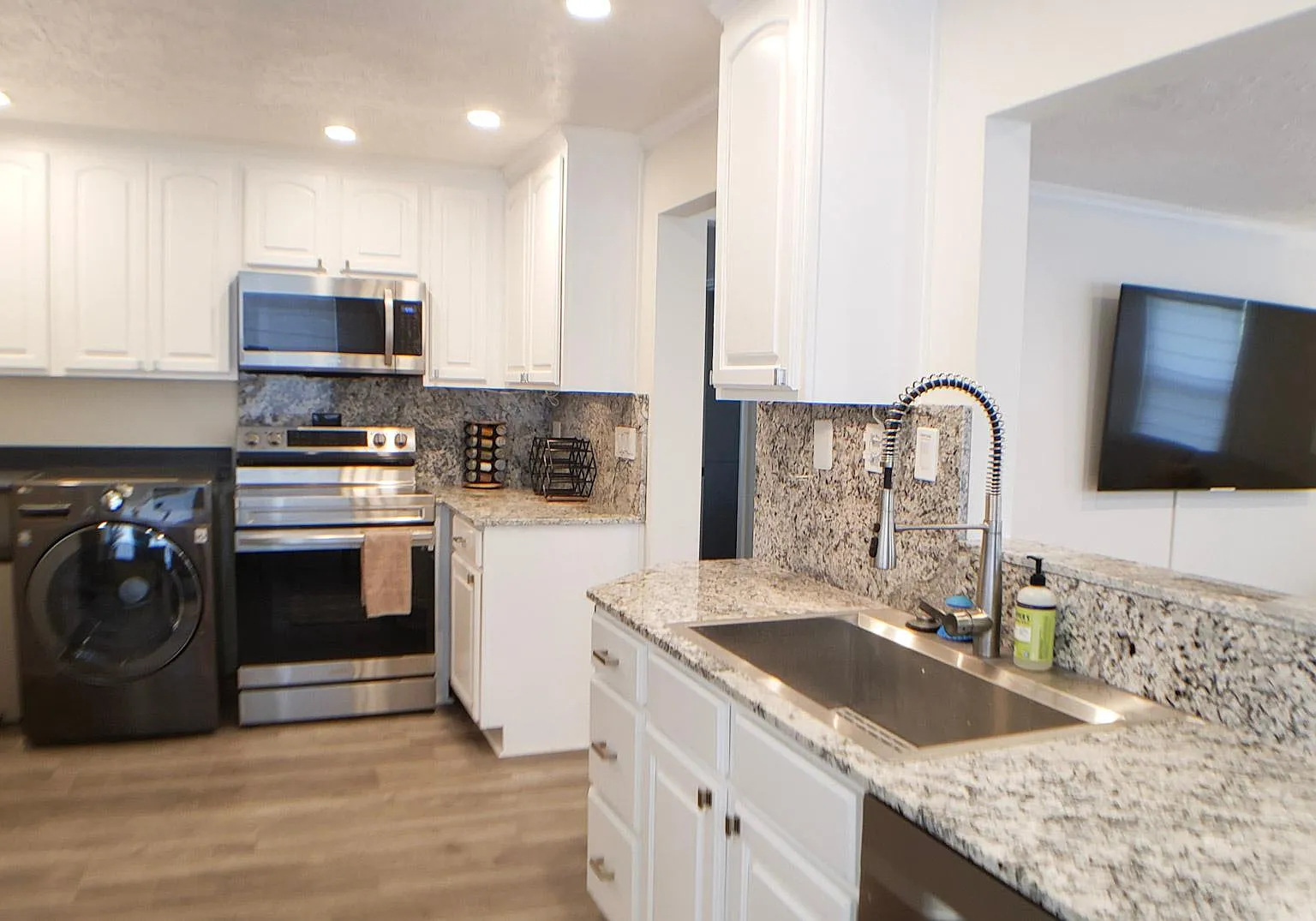 1072 E Wood Ave — Photo 4