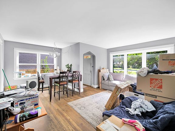 3rd image of 313 Harlem Ave