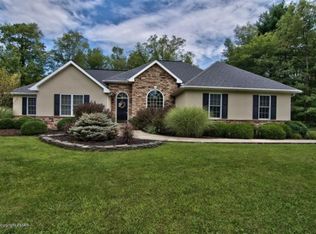 20 Pine Needle Dr, Lehighton, PA 18235