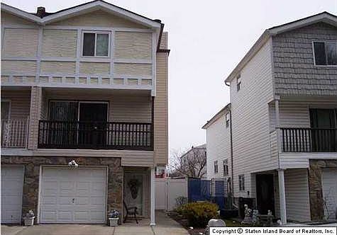 1st image of 167 Park Dr N
