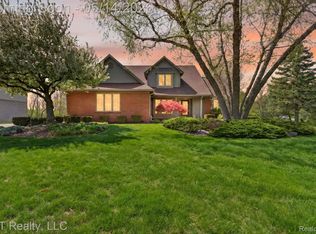 4108 Villager Dr, Orion, MI 48359