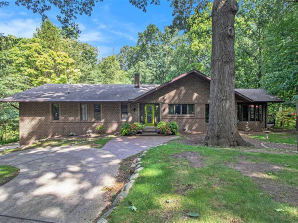5595 Mountain Rd, Brighton, MI 48116