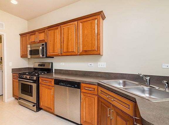 4th image of 266 Saint James Pkwy #A