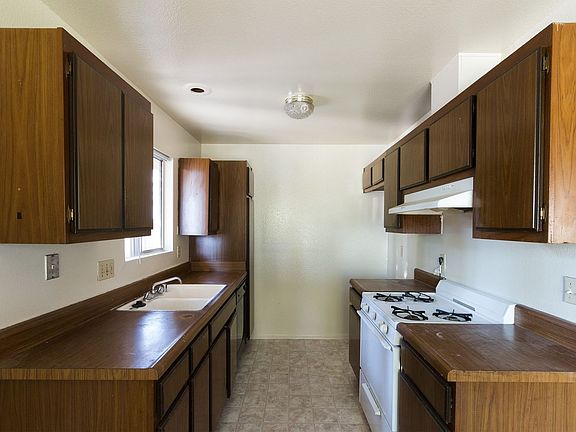 5th image of 20311 Keswick St #1