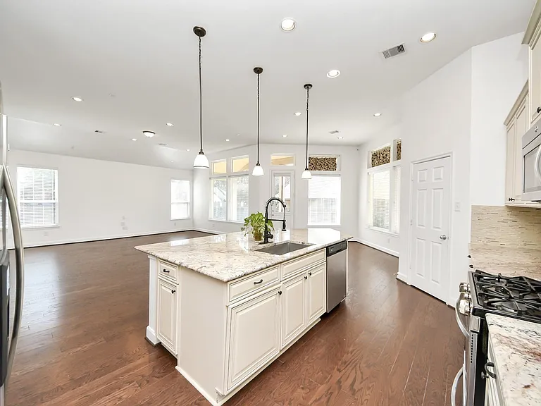1947 Parnevik Pl — Photo 11