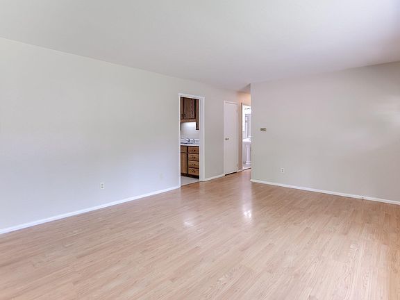 3rd image of 1602 Glenwood Dr