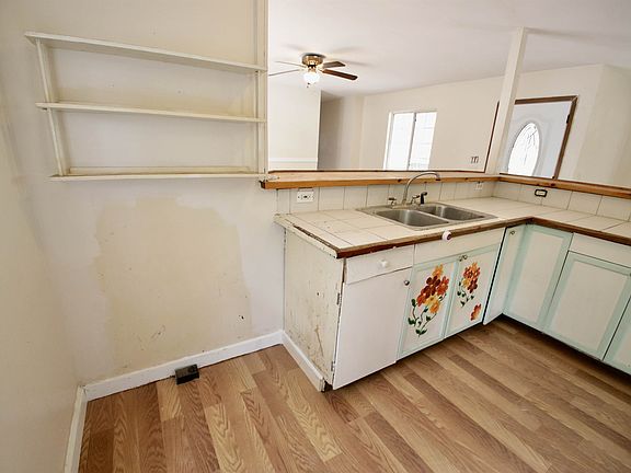 5th image of 13 N Cypress St