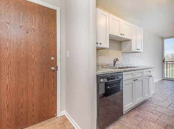3rd image of 5820 Oakwood Dr Unit 4B
