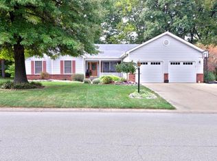 1800 Seminole Ln, Godfrey, IL 62035