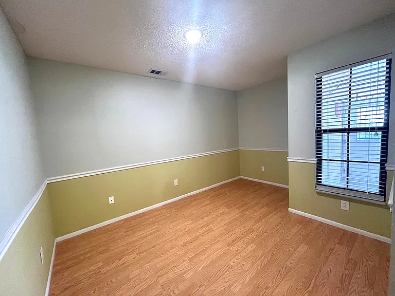 1141 Covington St — Photo 11