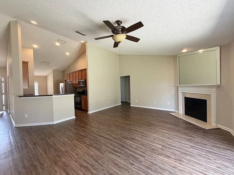 6902 Southern Oaks Dr W — Photo 3