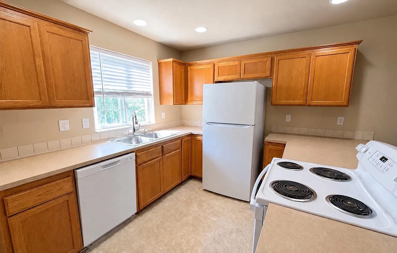 3 bed, 2.5 bath, 1260 sqft, $2,250 — Photo 3