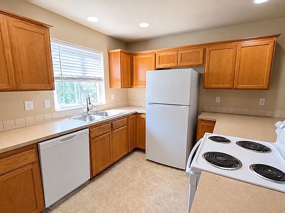 3rd image of 12135 SE Harold St