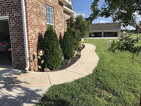 4th image of 178 Holly Ct