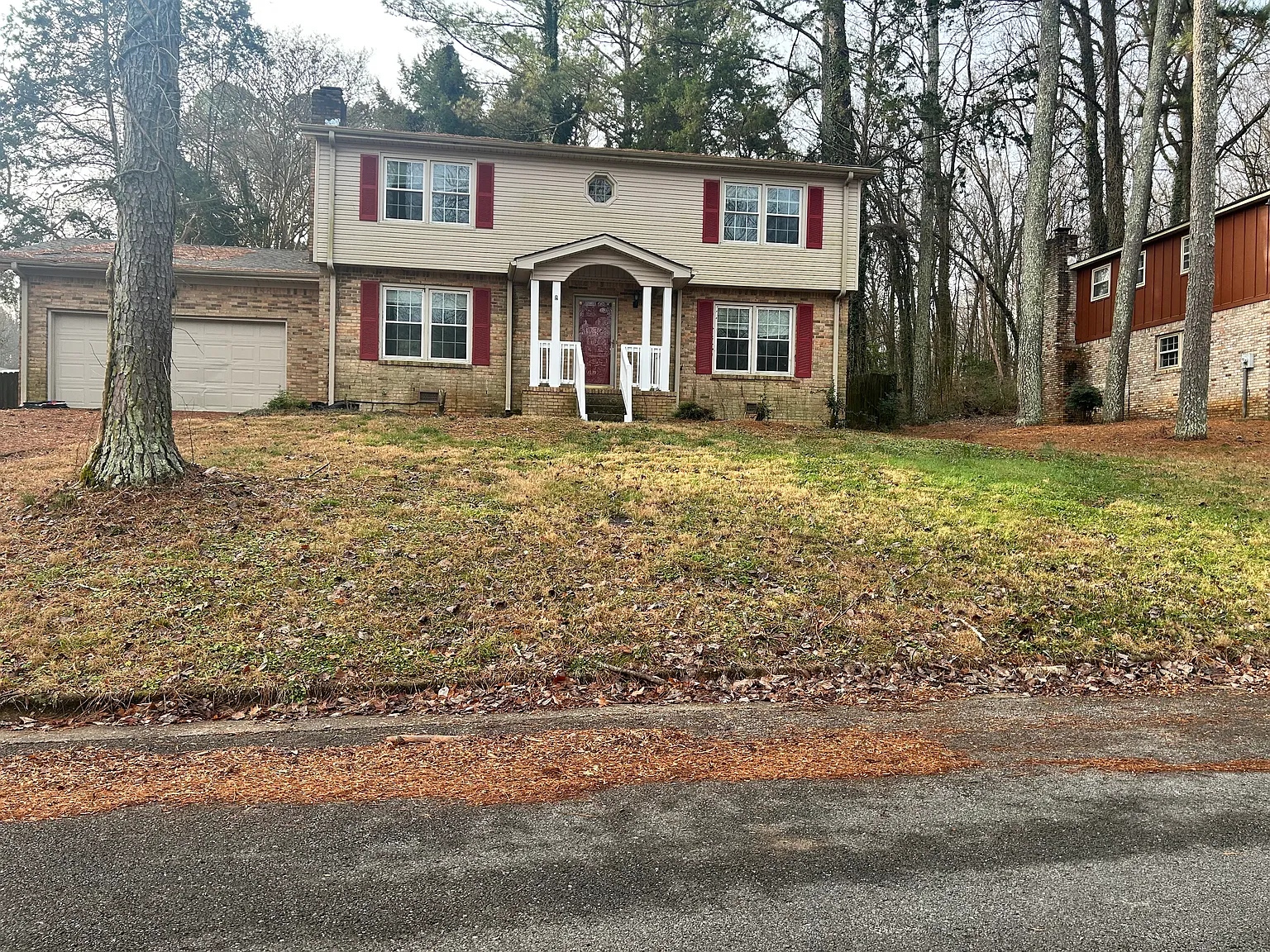 4 bed, 2.5 bath, 2500 sqft, $2,000 — Photo 2