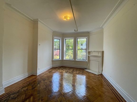 5th image of 250 Gates Ave APT 3