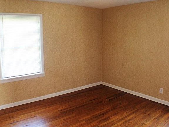 4th image of 106 Combs Blvd