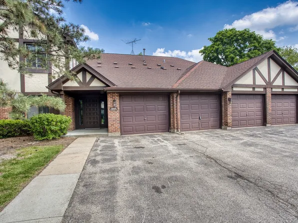 1044 Creekside Ct APT 2A, Wheeling, IL 60090