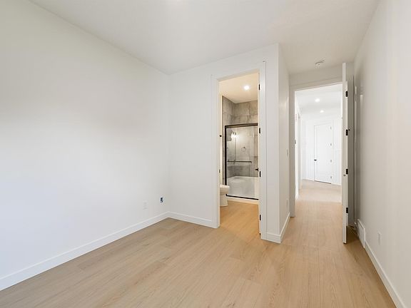5th image of 23 Lakevista Point