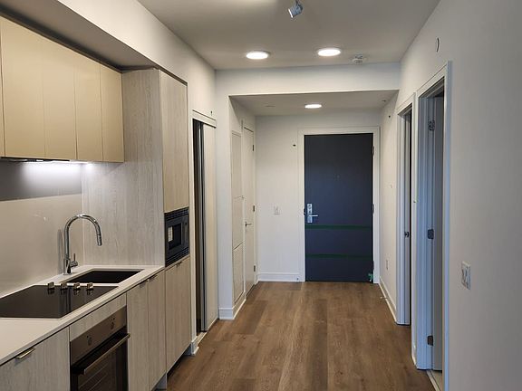5th image of 86 Dundas St E #407