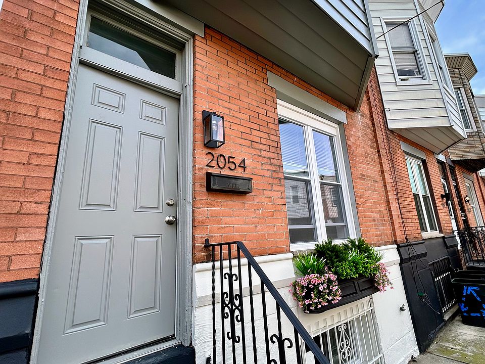 1st image of 2054 Mercy St