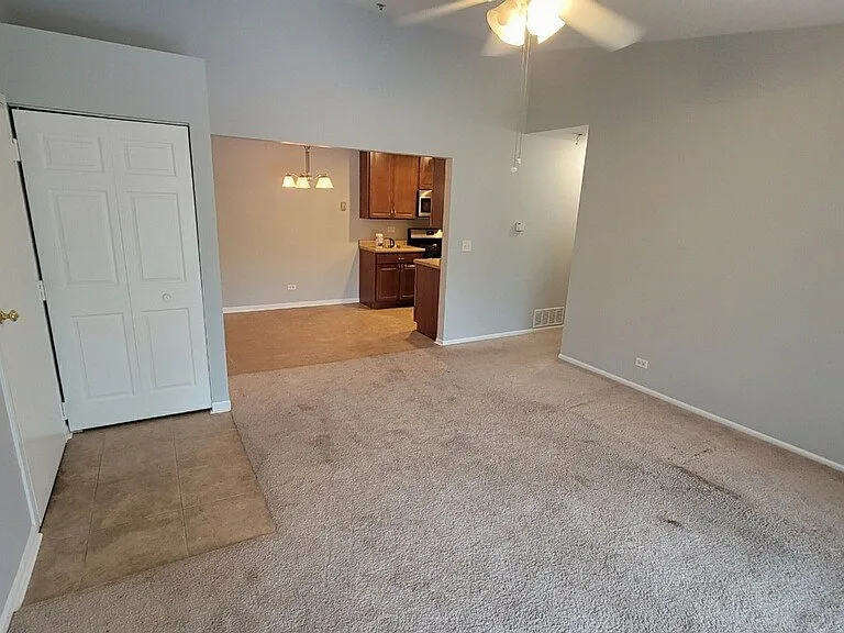 21W581 North Ave #70 — Photo 2
