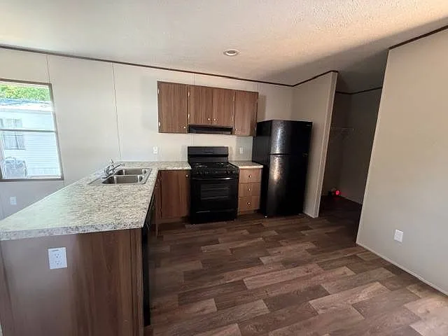3 bed, 2.0 bath, $1,500 — Photo 2