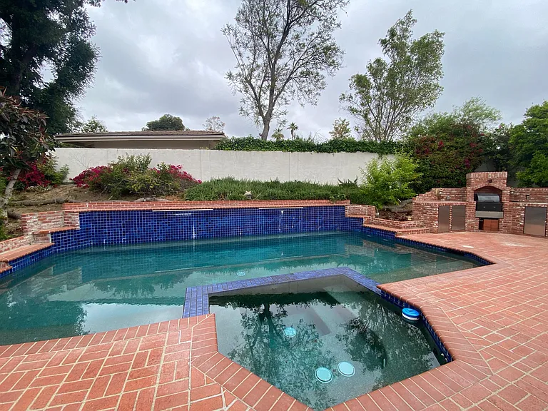 22539 Waterbury St — Photo 33