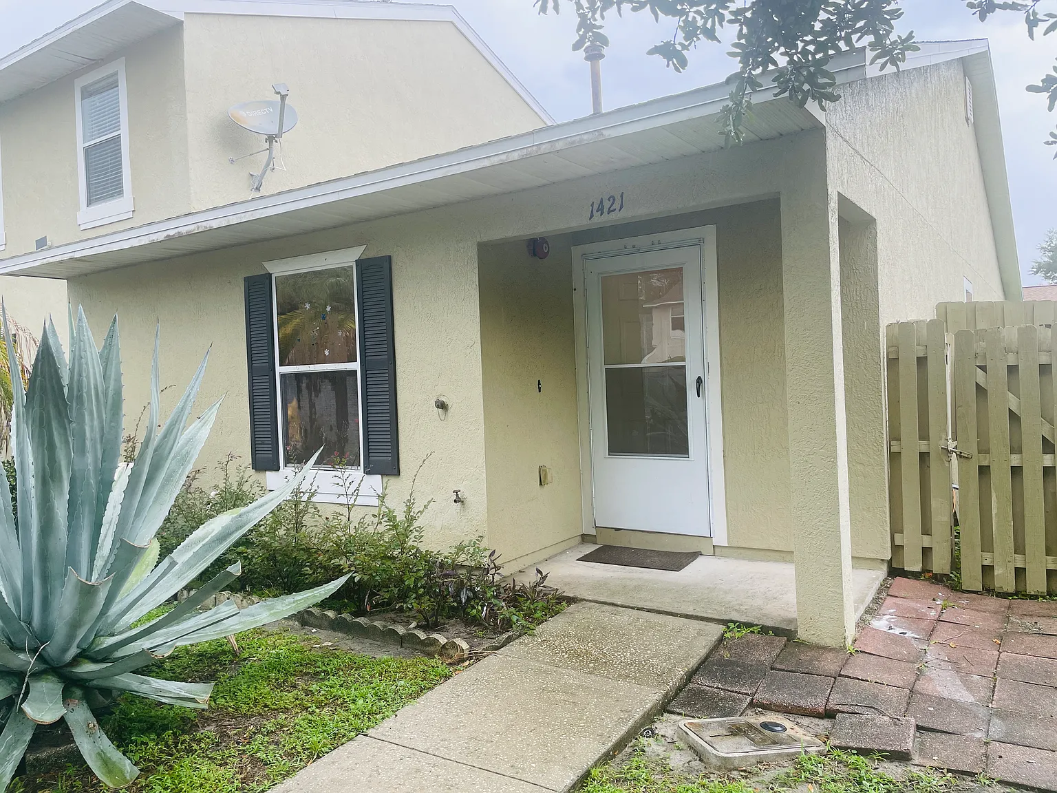 3 bed, 1076 sqft, $1,750 — Photo 1