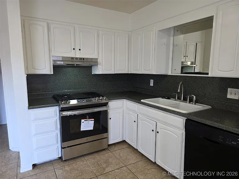 3329 E 47th Pl — Photo 11