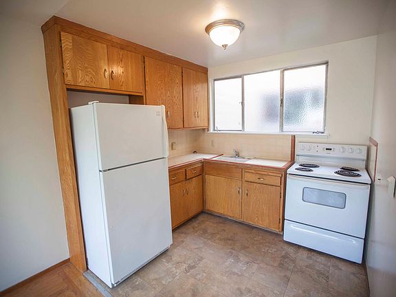 3rd image of 179 Corbett Ave #1