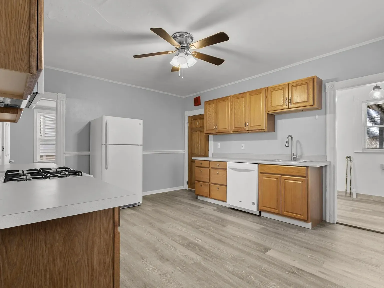 2 bed, 975 sqft, $1,800 — Photo 2