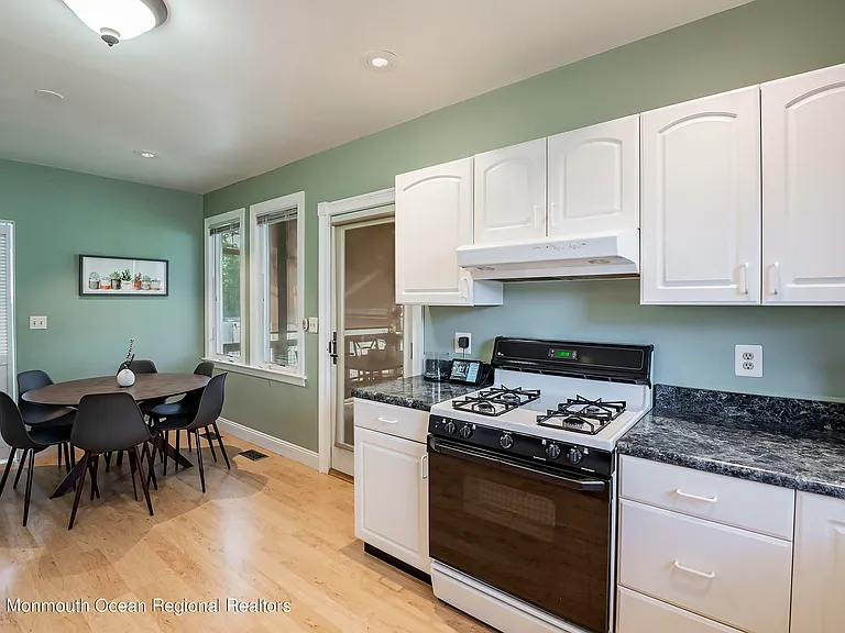 132 Sampson Pl — Photo 6