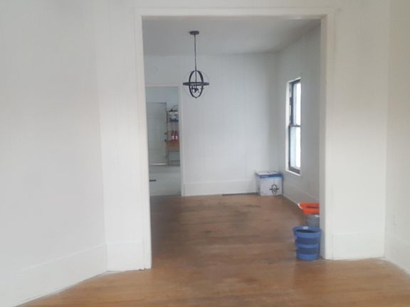 5th image of 220 Potomac Ave
