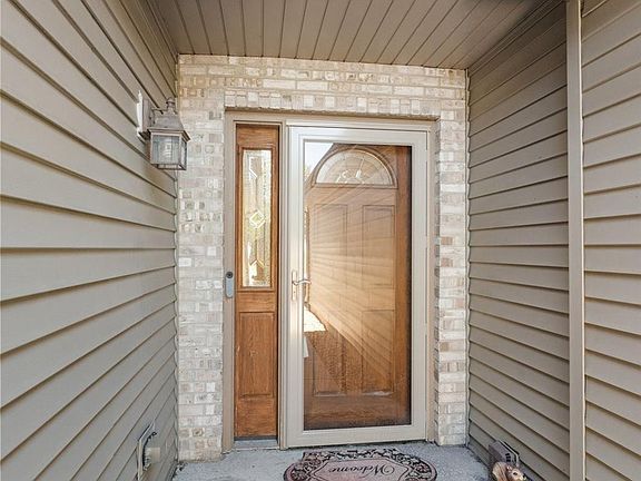 3rd image of 3025 Topaz Dr