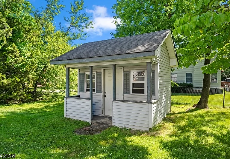 32 Montville Ave — Photo 24