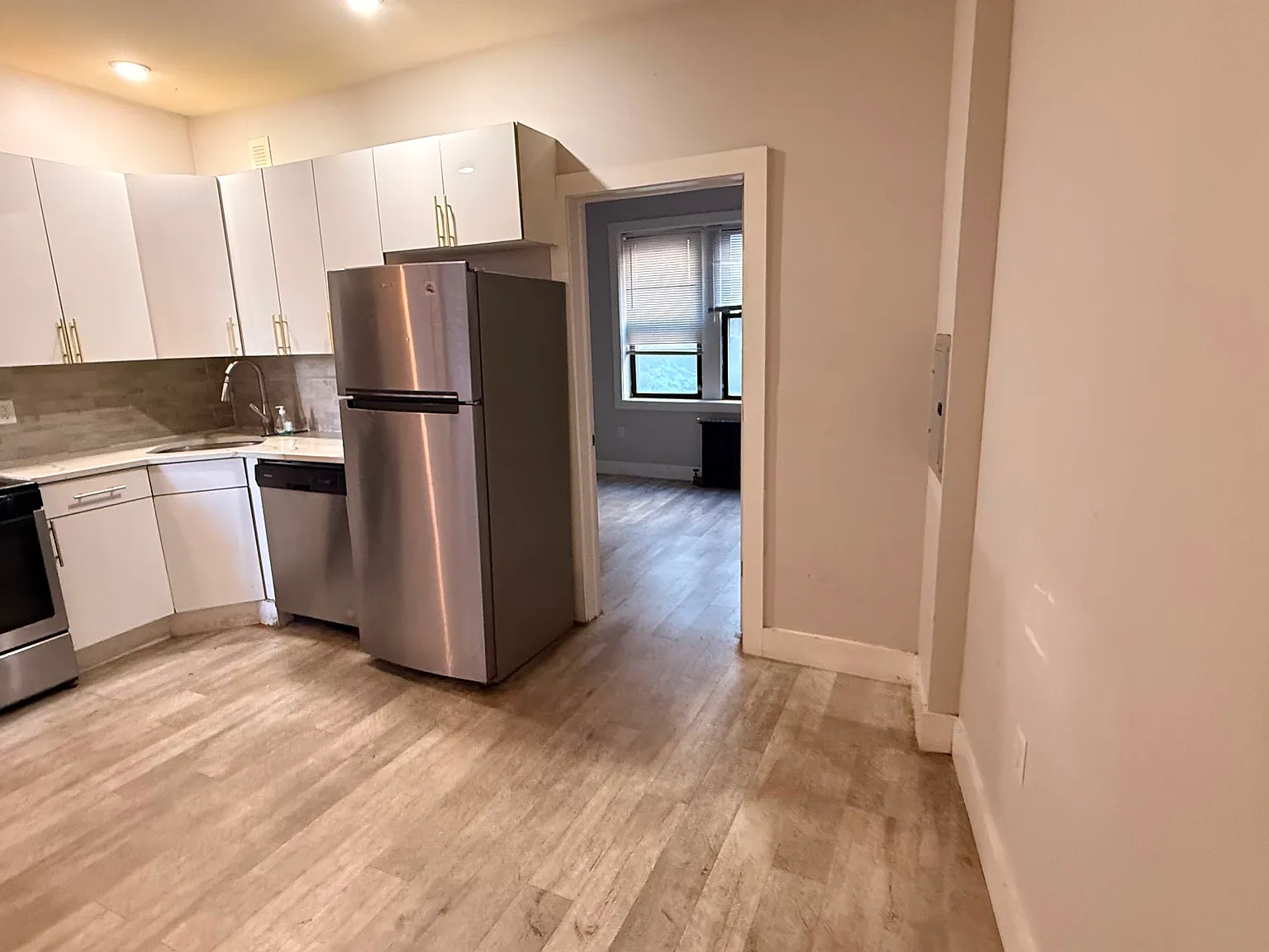134 Corbin Ave — Photo 2
