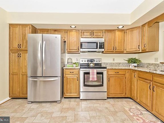 3rd image of 2751 Flintridge Dr