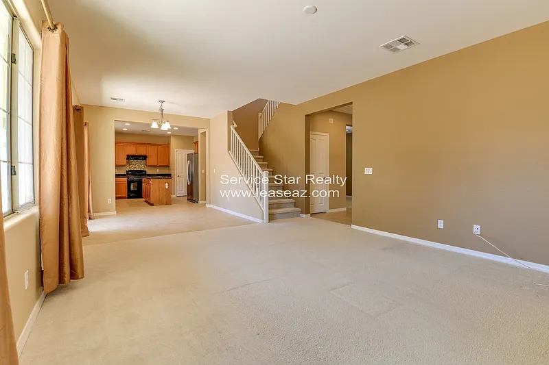 4 bed, 3.0 bath, 2432 sqft, $2,949 — Photo 4