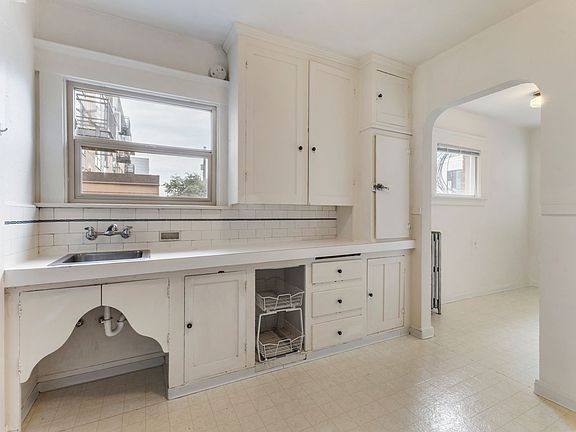 4th image of 5234 University Way NE APT 305