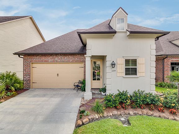 2nd image of 104 Emerald Sands Ln