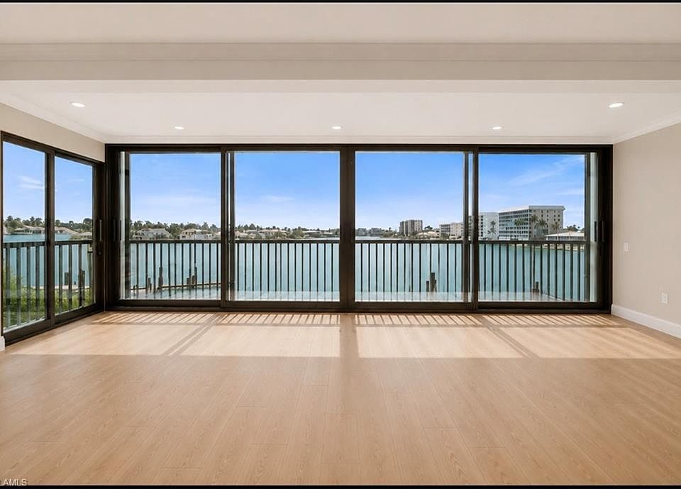 1st image of 222 Harbour DR #301