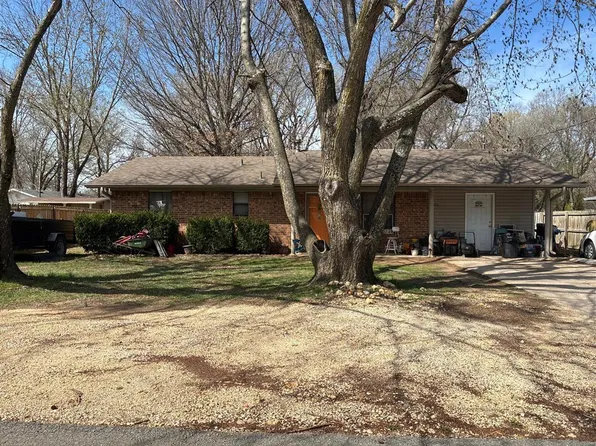 77 S Locust St, Farmington, AR 72730