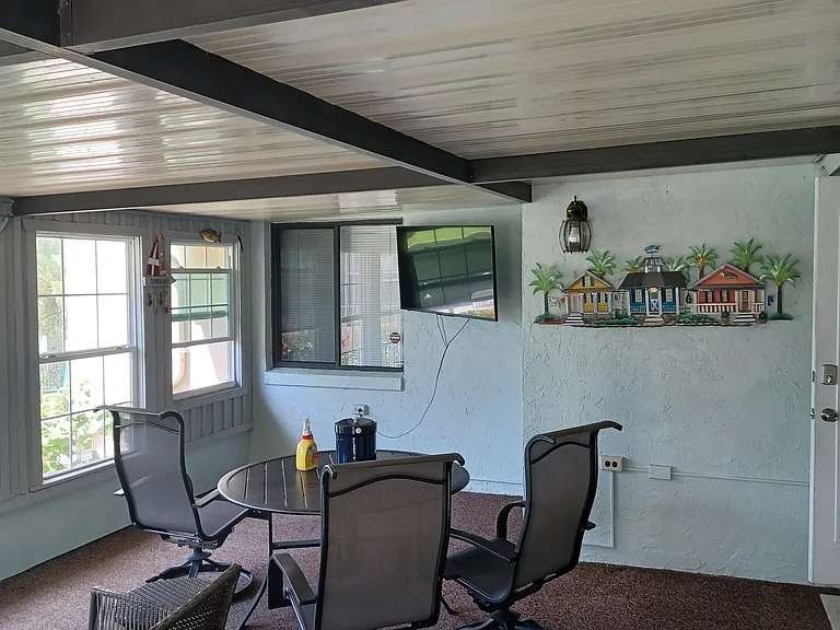 9 Collinson Ct — Photo 34