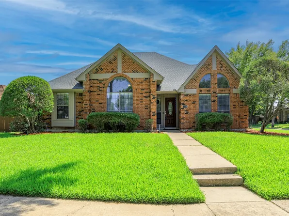 732 Cimarron Trl, Irving, TX 75063