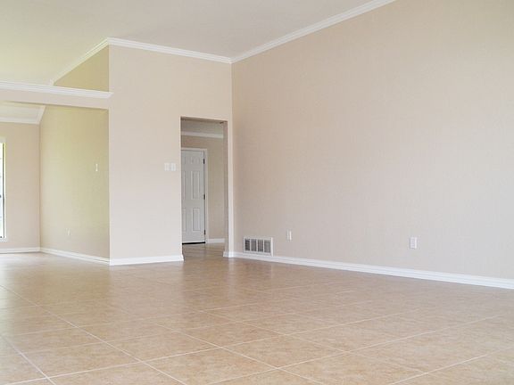 3rd image of 408 Diana Ln