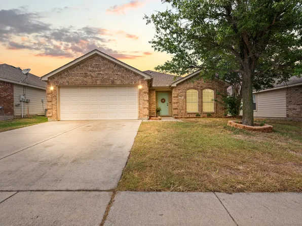 704 Poncho Ln, Fort Worth, TX 76111
