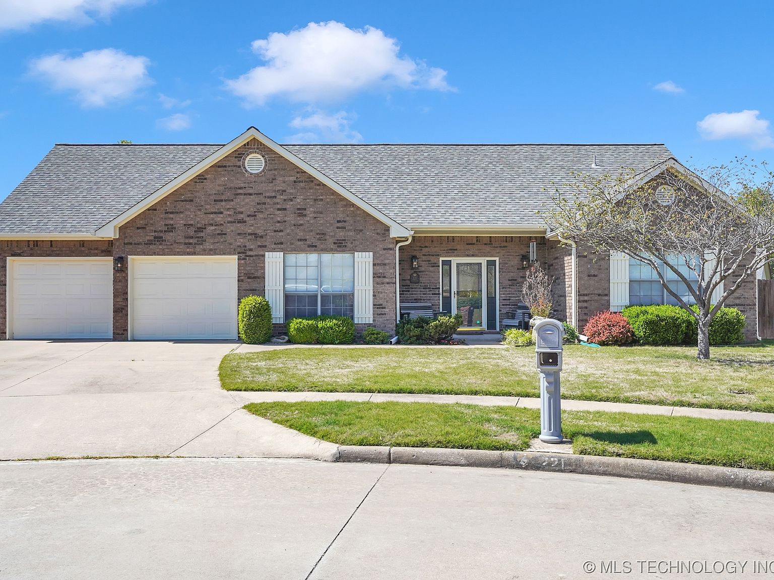 221 SE 15th Ct, Pryor, OK 74361 | MLS #2315520 | Zillow